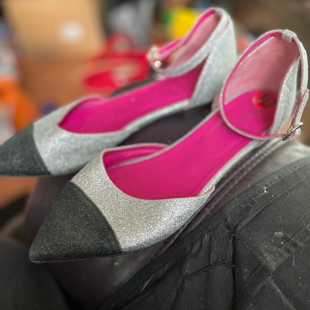 Ferca 81 Women’s Silver Glitter Ankle Straps Leather Sole Sandals Size 10.